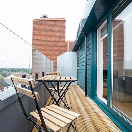 Luxe & Stylish 1 & 2 Bed Flats Near Heathrow, Legoland, & Windsor Slough Exterior foto