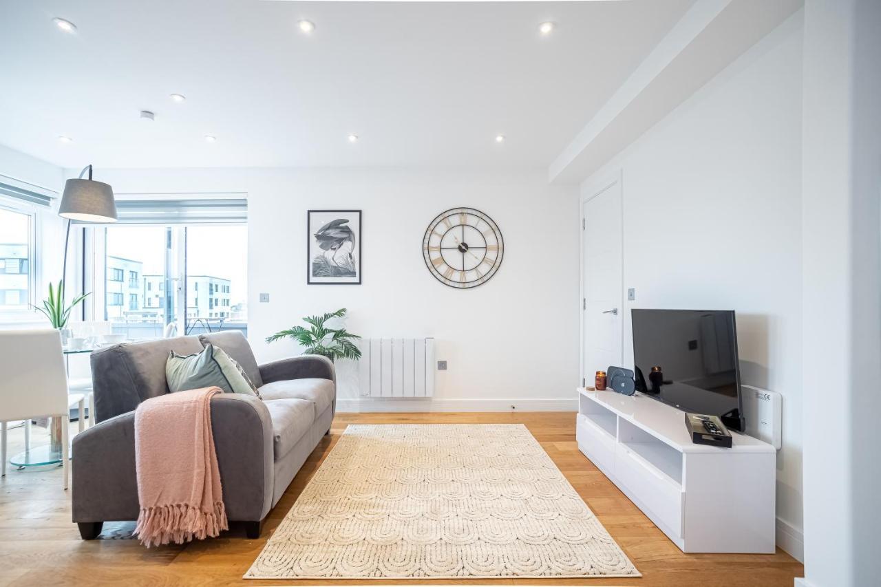 Luxe & Stylish 1 & 2 Bed Flats Near Heathrow, Legoland, & Windsor Slough Exterior foto
