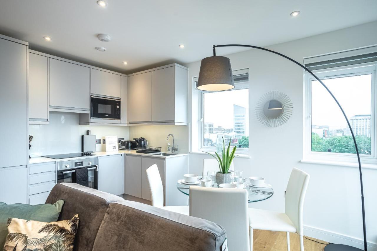 Luxe & Stylish 1 & 2 Bed Flats Near Heathrow, Legoland, & Windsor Slough Exterior foto