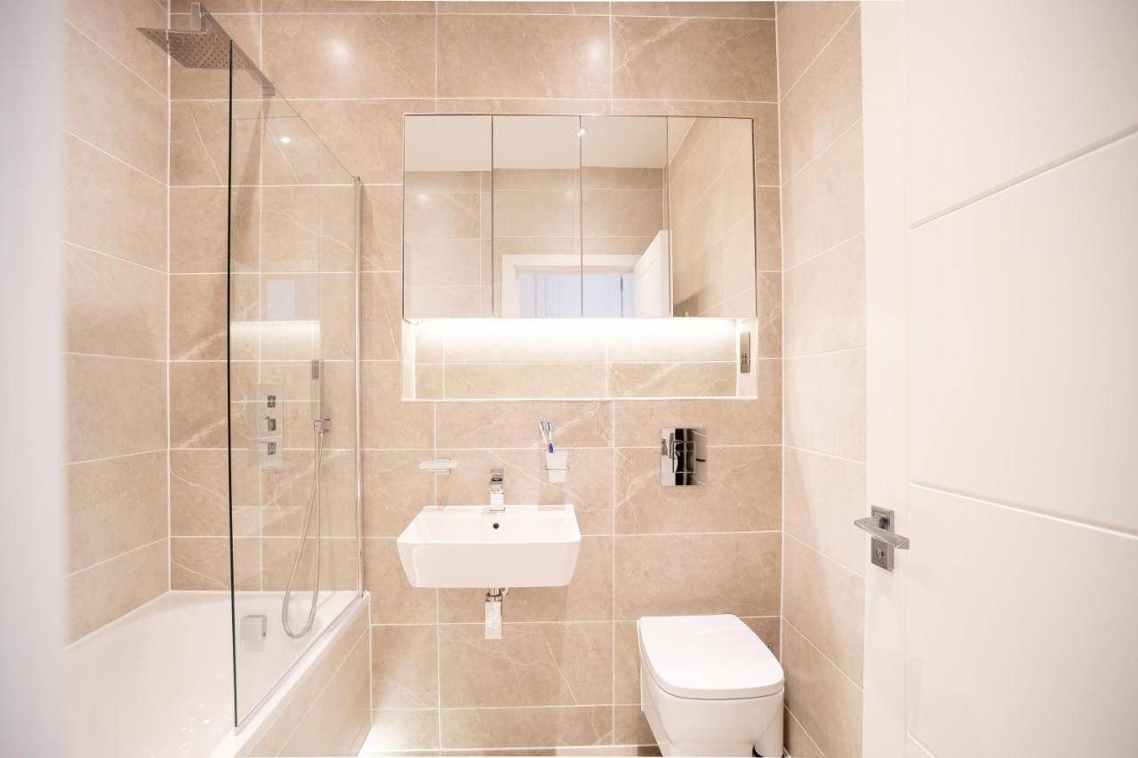 Luxe & Stylish 1 & 2 Bed Flats Near Heathrow, Legoland, & Windsor Slough Exterior foto