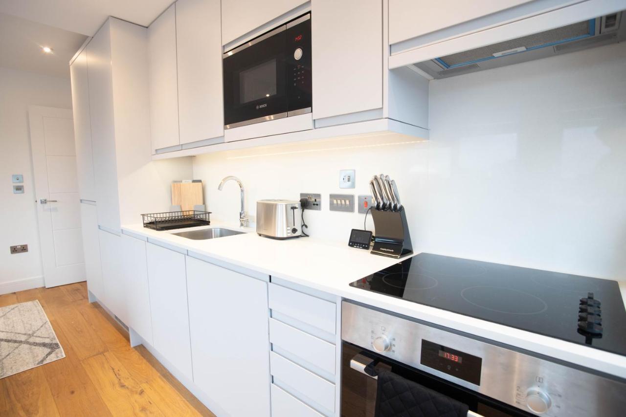 Luxe & Stylish 1 & 2 Bed Flats Near Heathrow, Legoland, & Windsor Slough Exterior foto