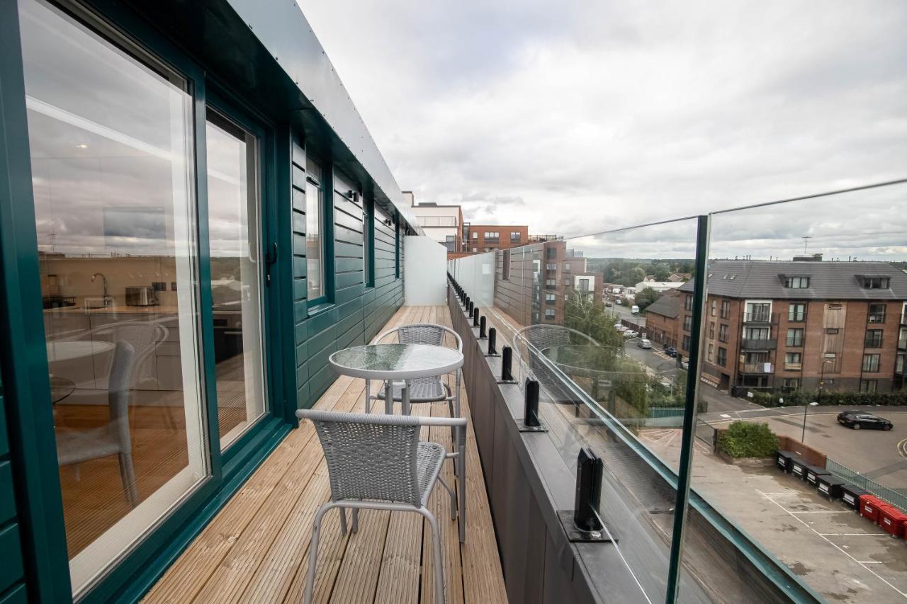 Luxe & Stylish 1 & 2 Bed Flats Near Heathrow, Legoland, & Windsor Slough Exterior foto