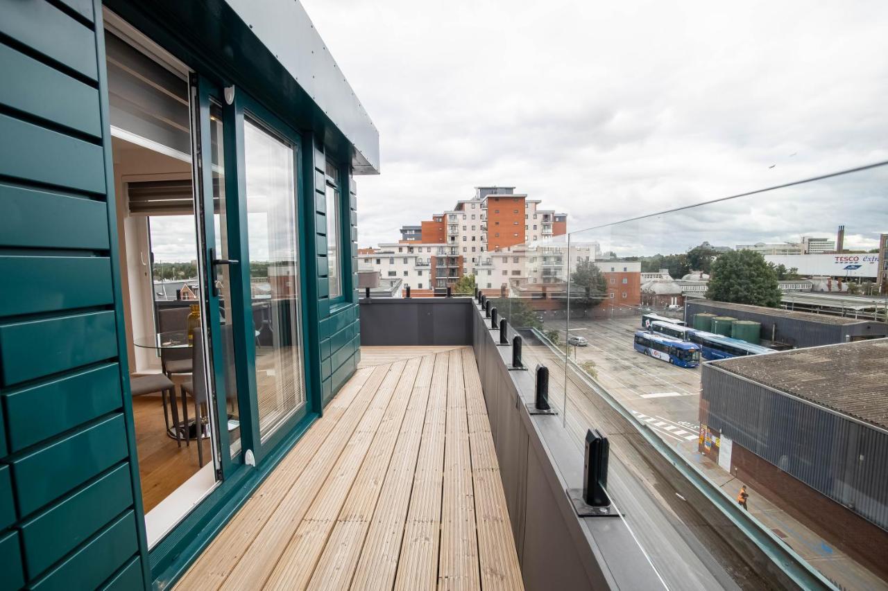 Luxe & Stylish 1 & 2 Bed Flats Near Heathrow, Legoland, & Windsor Slough Exterior foto